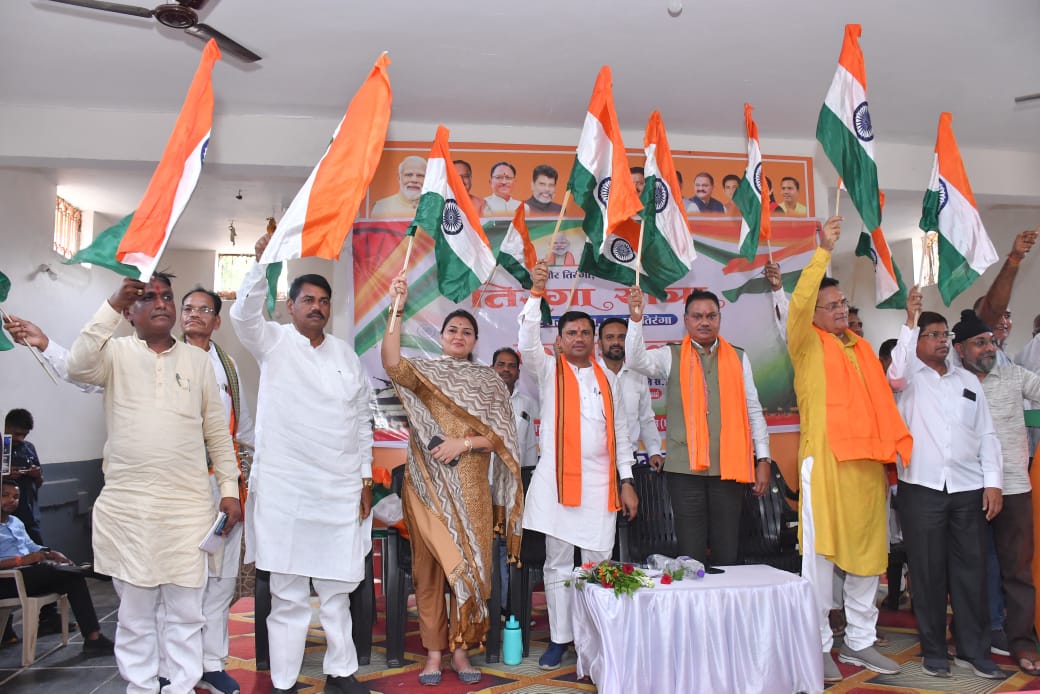 तिरंगा यात्रा के संबंध में कबीरधाम जिला भाजपा की कार्यशाला सम्पन्न, पंडरिया विधायक भावना बोहरा ने की जानकारी साझा IMG 20250807 WA0025