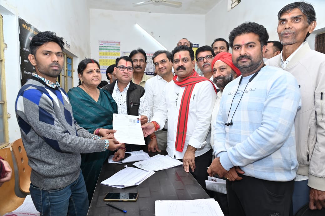 उपमुख्यमंत्री विजय शर्मा ने मतदान केंद्र पहुंचकर भरा अपना एसआईआर फॉर्म IMG 20251126 WA0026