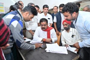 उपमुख्यमंत्री विजय शर्मा ने मतदान केंद्र पहुंचकर भरा अपना एसआईआर फॉर्म IMG 20251126 WA0028