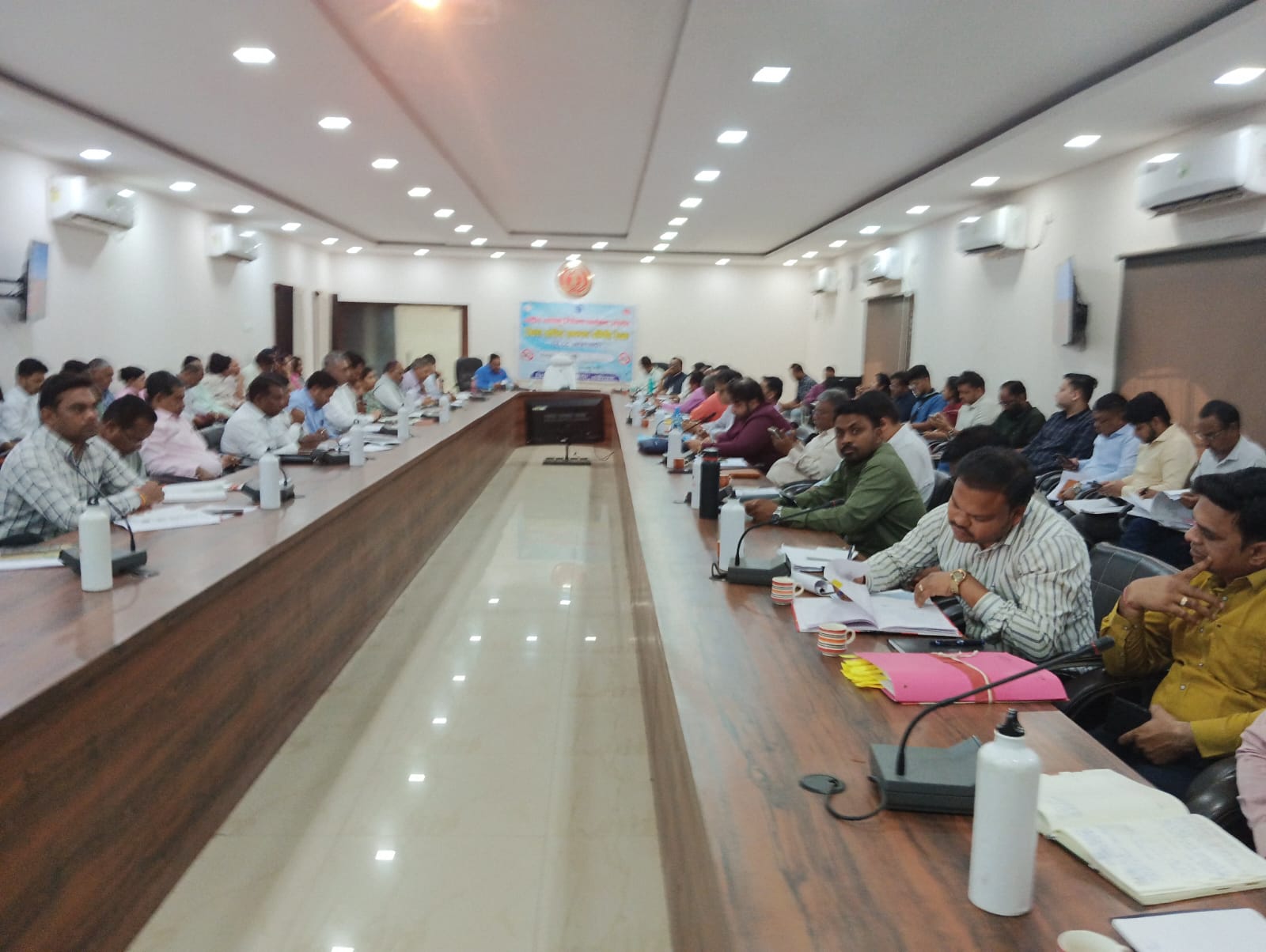 कबीरधाम में ‘संपूर्णता अभियान 2.0’ की समीक्षा, सभी 6 इंडिकेटर शत-प्रतिशत पूर्ण करने के निर्देश IMG 20260218 WA0004