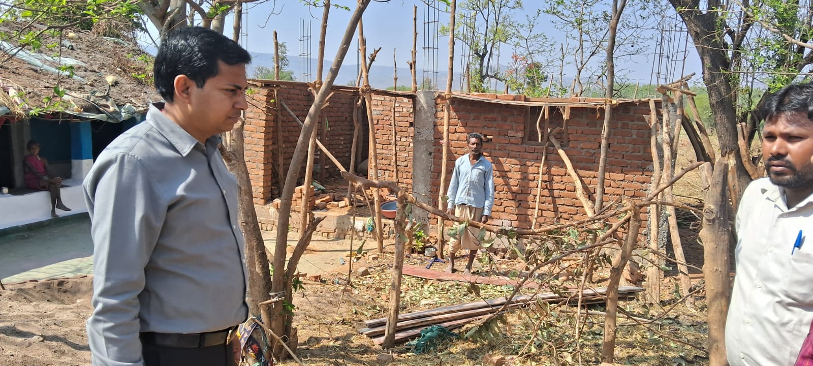 वनांचल ग्रामों में पहुँचे जिला पंचायत सीईओ अभिषेक अग्रवाल, जनमन आवास और मनरेगा कार्यों का किया निरीक्षण IMG 20260308 WA0038