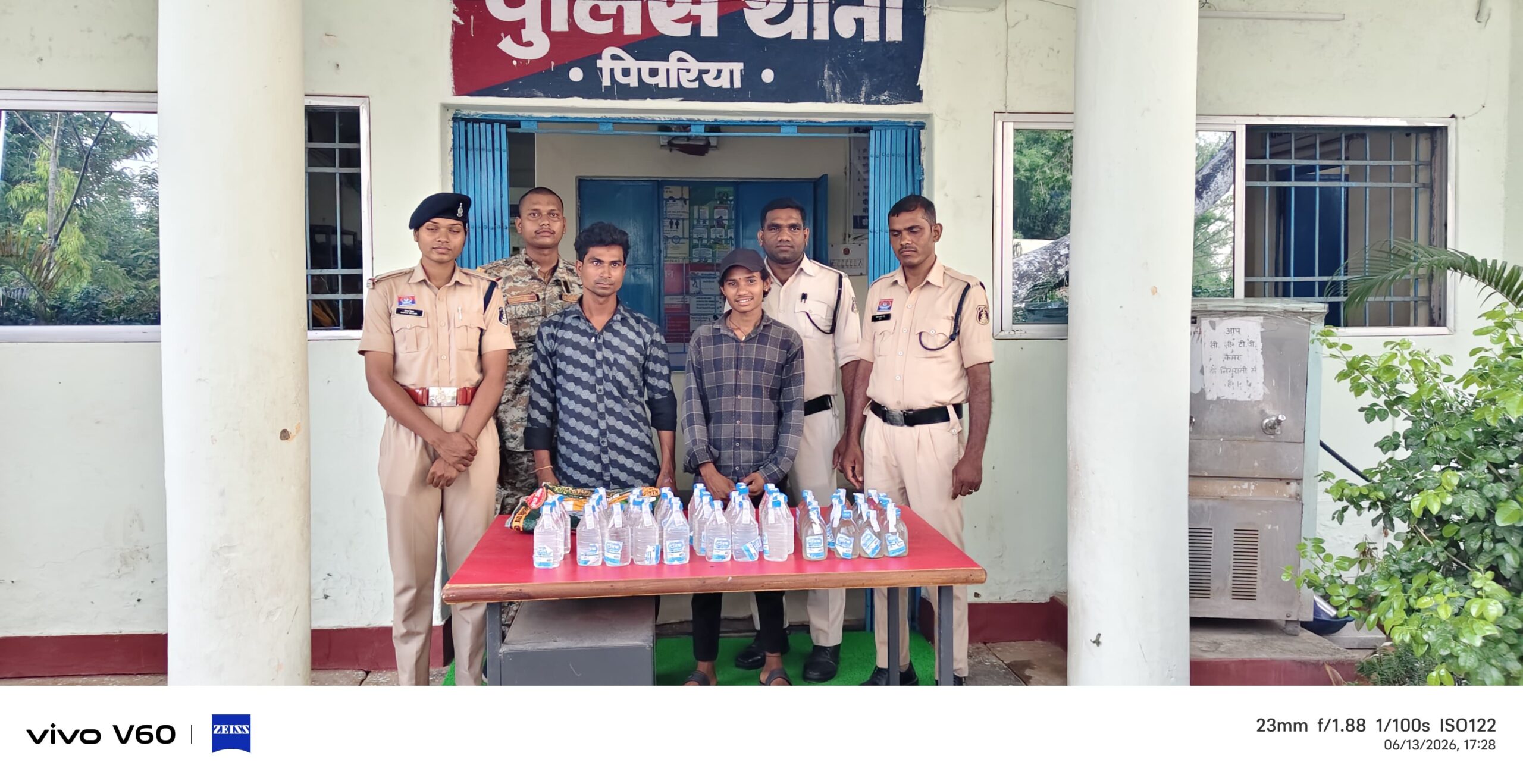 50 पौवा देशी शराब के साथ दो आरोपी गिरफ्तार, कबीरधाम पुलिस की कार्रवाई IMG 20260613 WA0017 scaled