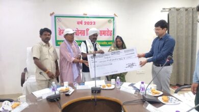 कवर्धा में तेंदूपत्ता संग्राहकों को बोनस वितरण शुरू, रूप साय सलाम ने किया सांकेतिक धनादेश वितरण IMG 20260710 WA0011