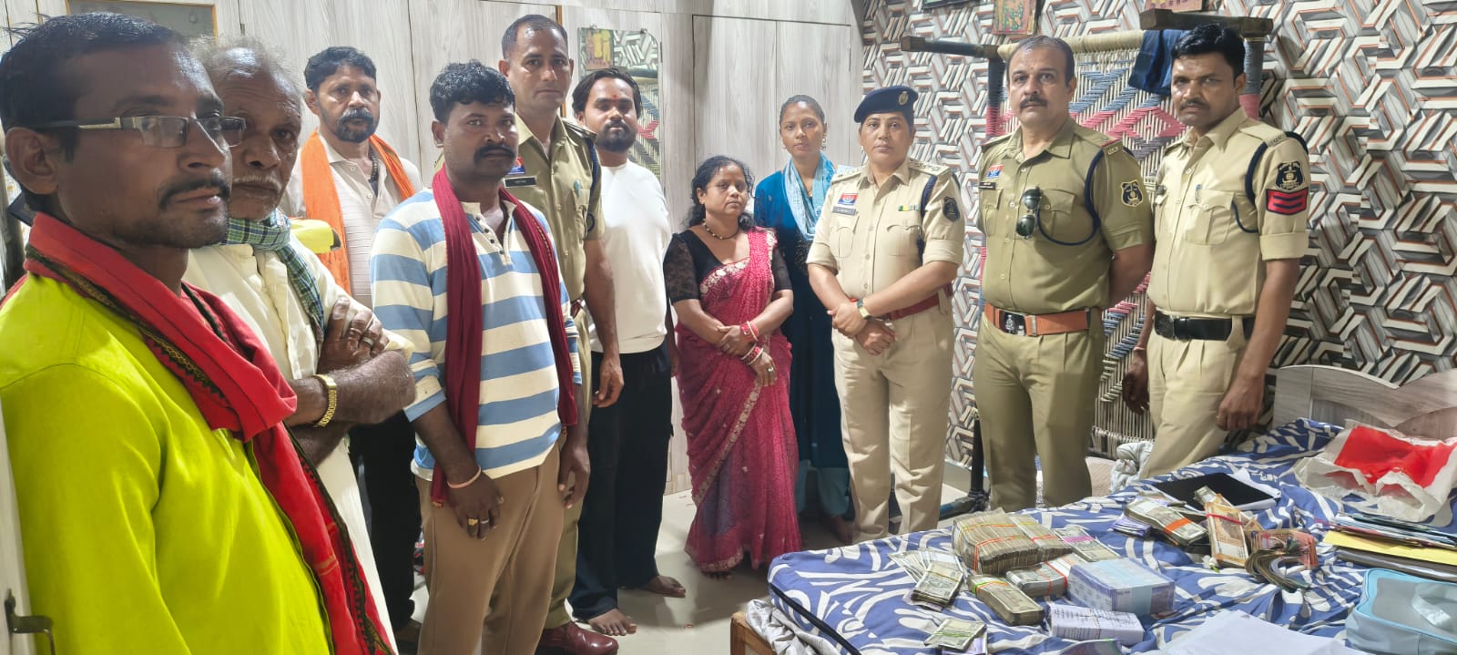 81 लाख से अधिक के धान घोटाले का खुलासा, समिति प्रबंधक के घर से 16 लाख रुपये नकद जब्त IMG 20260711 WA0000