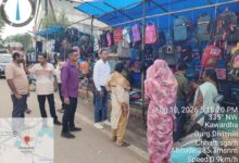 कवर्धा में नगर पालिका की बड़ी कार्रवाई: खुले में कचरा फेंकने और प्रतिबंधित पॉलीथीन बेचने वालों पर जुर्माना IMG 20260810 WA0006