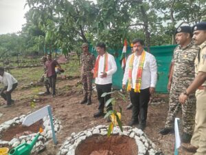 कर्रेगुट्टा पर लहराया तिरंगा, 600 किमी की बस्तर तिरंगा यात्रा का हुआ समापन IMG 20260814 WA0012