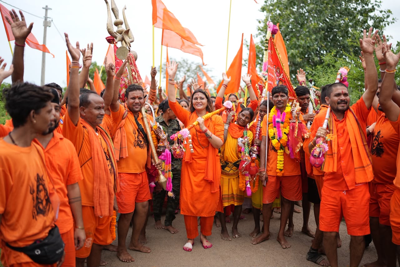 भावना बोहरा की 151 किमी कांवड़ यात्रा का भोरमदेव में भव्य समापन IMG 20260817 WA0005