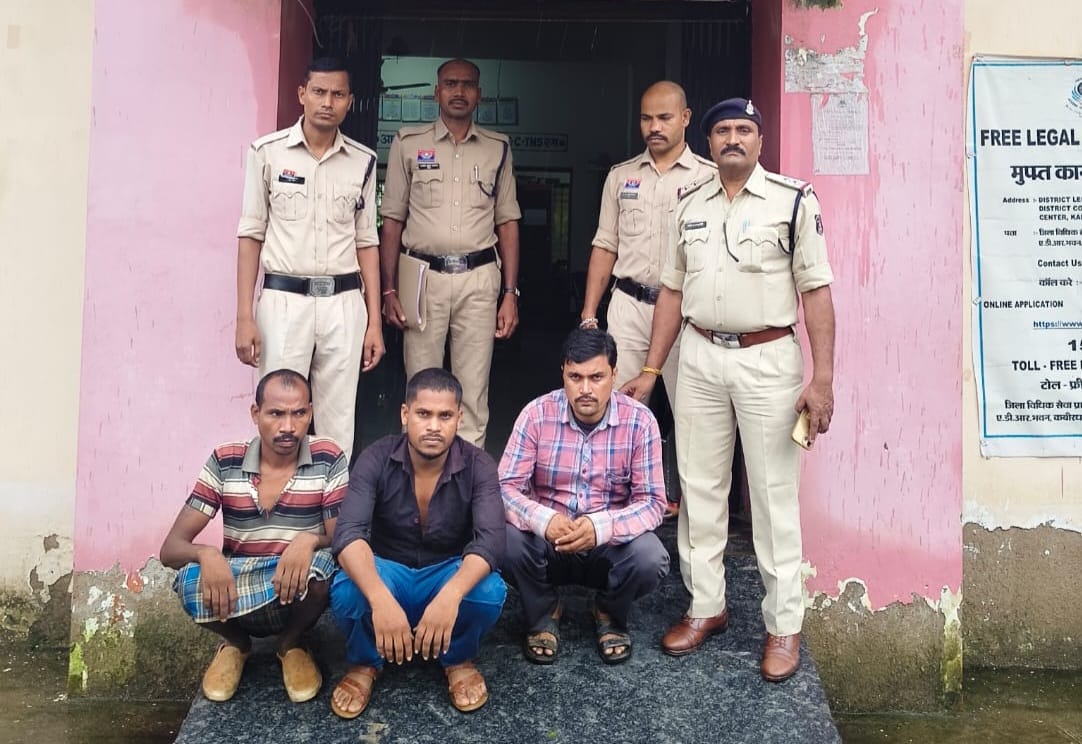 कुकदूर पुलिस की पशु तस्करी पर बड़ी कार्रवाई, 5 भैंस और पिकअप जब्त IMG 20260822 WA0003