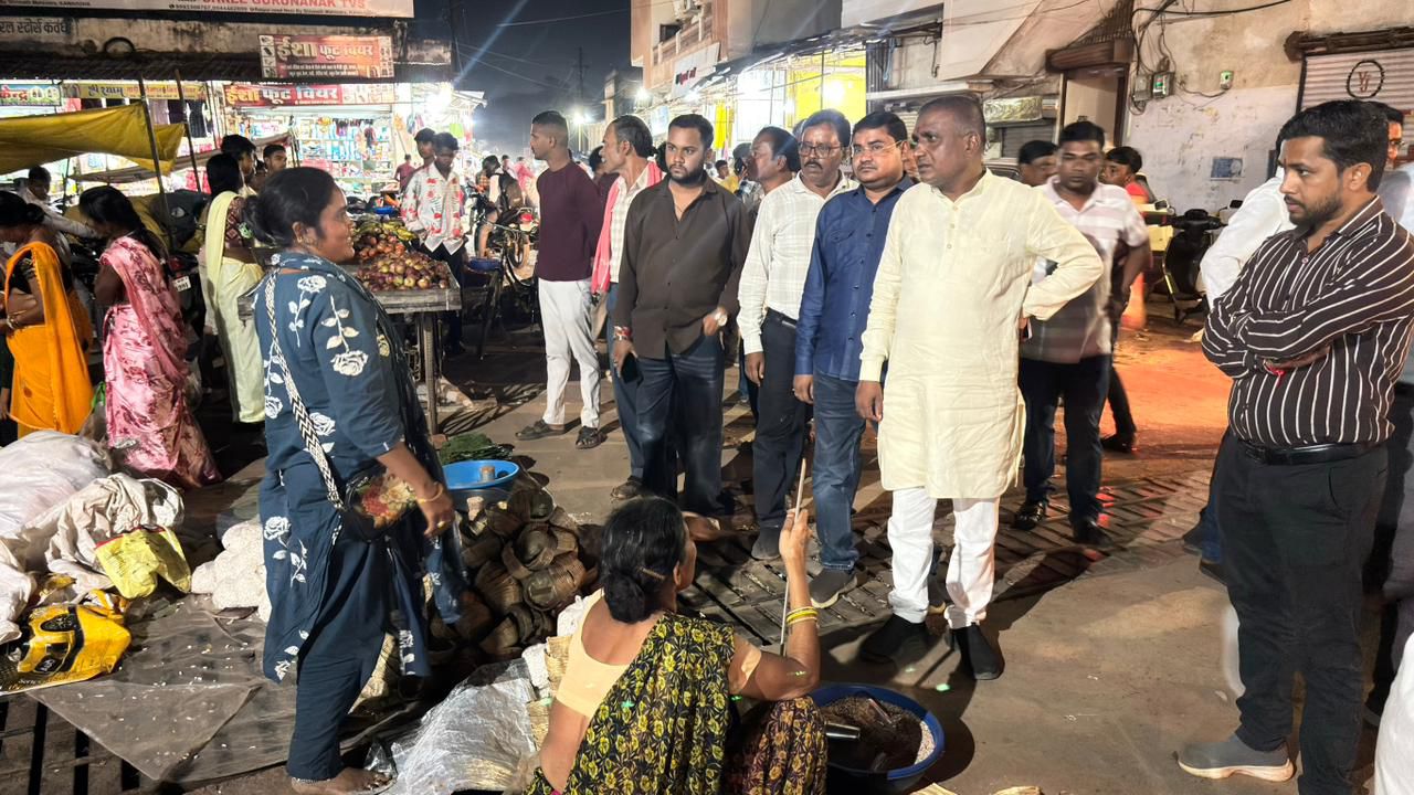 नवीन बाजार में अतिक्रमण पर नगर पालिका सख्त, तय स्थल से बाहर दुकान लगाने वालों को दी समझाइश IMG 20260903 WA0007