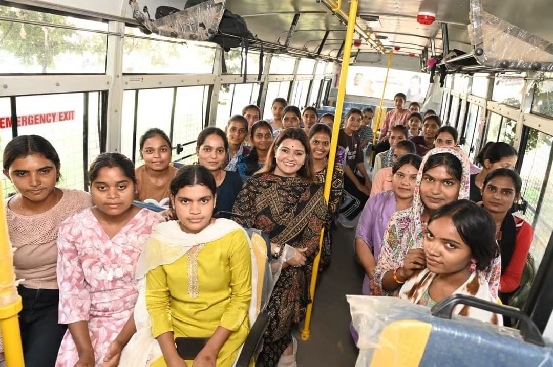 वनांचल की बेटियों को मिलेगी नई उड़ान, कुई-कुकदुर महाविद्यालय के लिए 12 अक्टूबर से शुरू होगी निःशुल्क बस सेवा IMG 20261006 WA0002